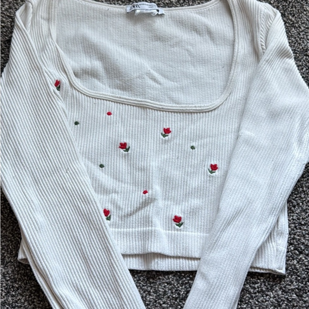 White Ribbed Knit Top with Floral Embroidery